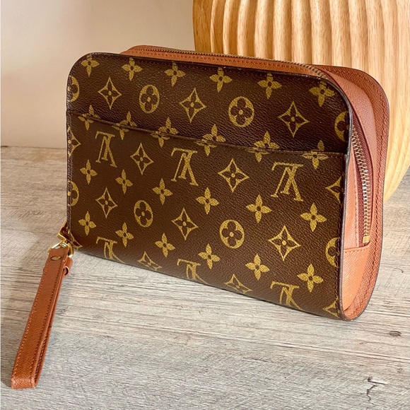 Authentic LOUIS VUITTON Monogram Clutch/ Wristlet - Picture 3 of 16